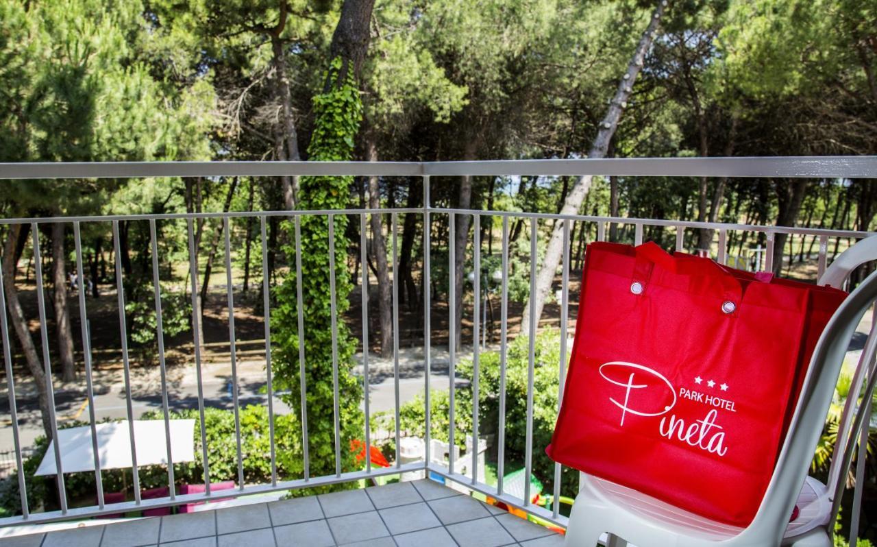 Park Hotel Pineta Cervia Exteriör bild